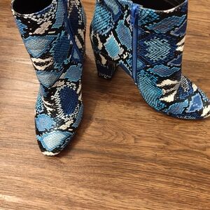 Shoe Dazzle Blue and Black Heeled Boots with Snakeskin Pattern